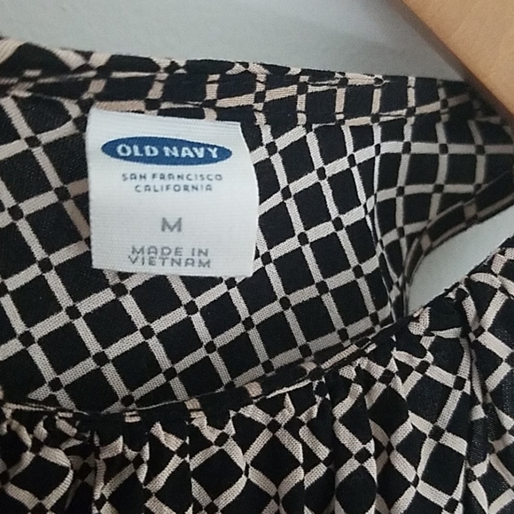 Old Navy Sleeveless Geometric Blouse - Picture 3 of 3